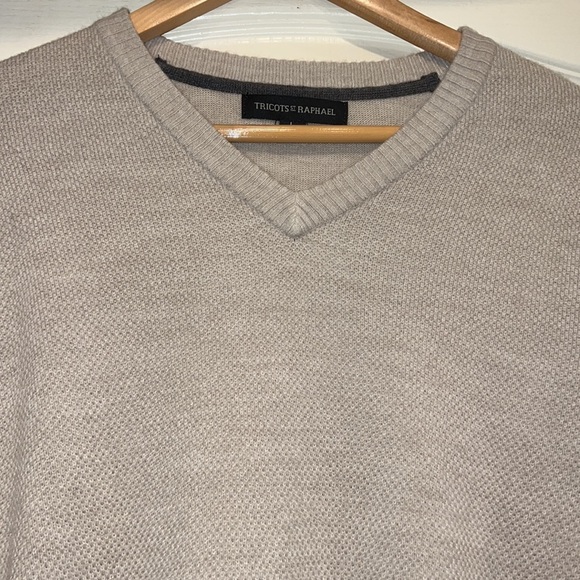 Men’s Tricots St Raphael V-Neck Textured Oatmeal Sweater - Picture 2 of 4